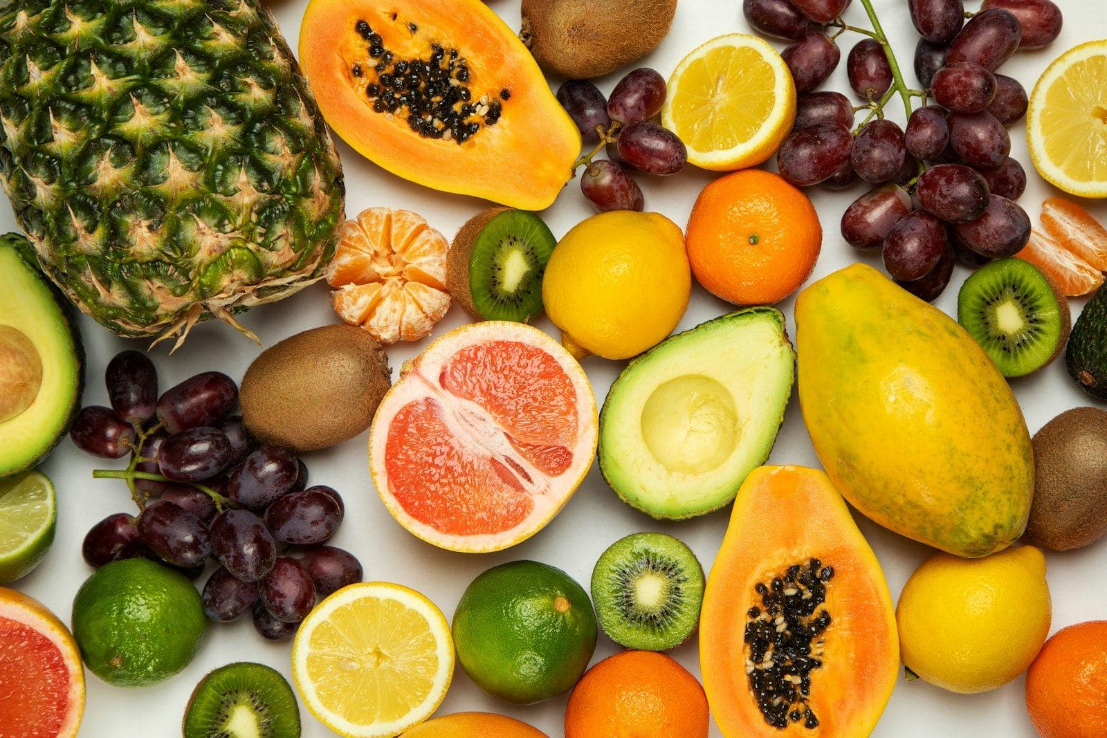 Frutas tropicales: papaya, piña, aguacate y cítricos